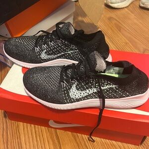 Nike running flyknit free running shoes